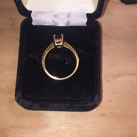 NIB*Ladies 14kt gold HGE 1 ctw sim. red ruby ring - Picture 2 of 8